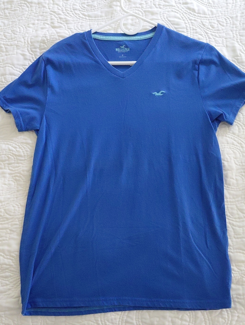 Hollister Men's Bright Blue V-Neck Logo Tee